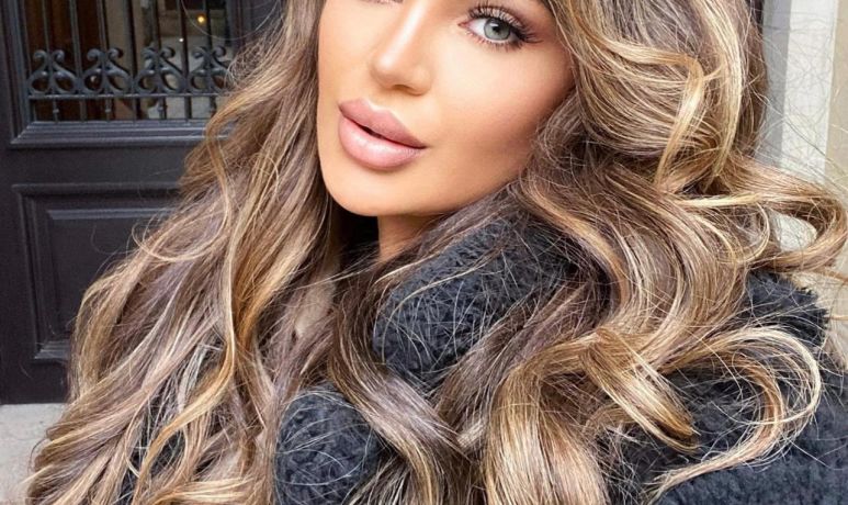 Cheveux longs avec balayage blond